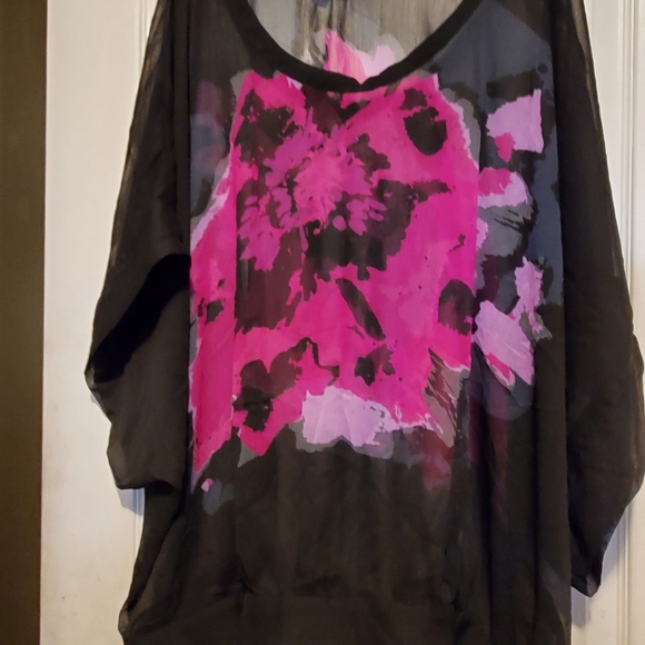 Plus size Top - Picture 2 of 2